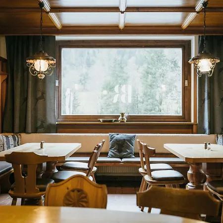 Hinterwald 8 Hotel