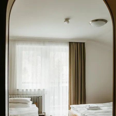 Hinterwald 8 Hotel